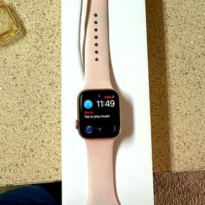 40MM series 6 Apple Watch GPS Bluetooth been in protective case since purchase.